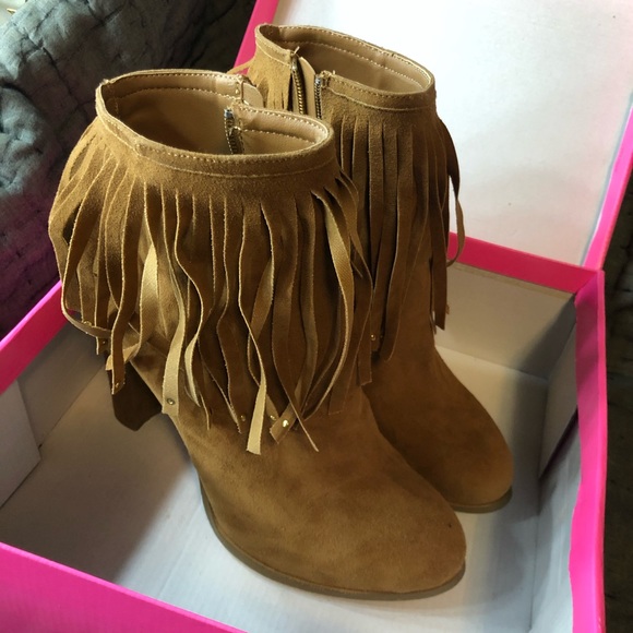 Forever 21 Tan Fringe Heels in size 8 NWT - Picture 3 of 5